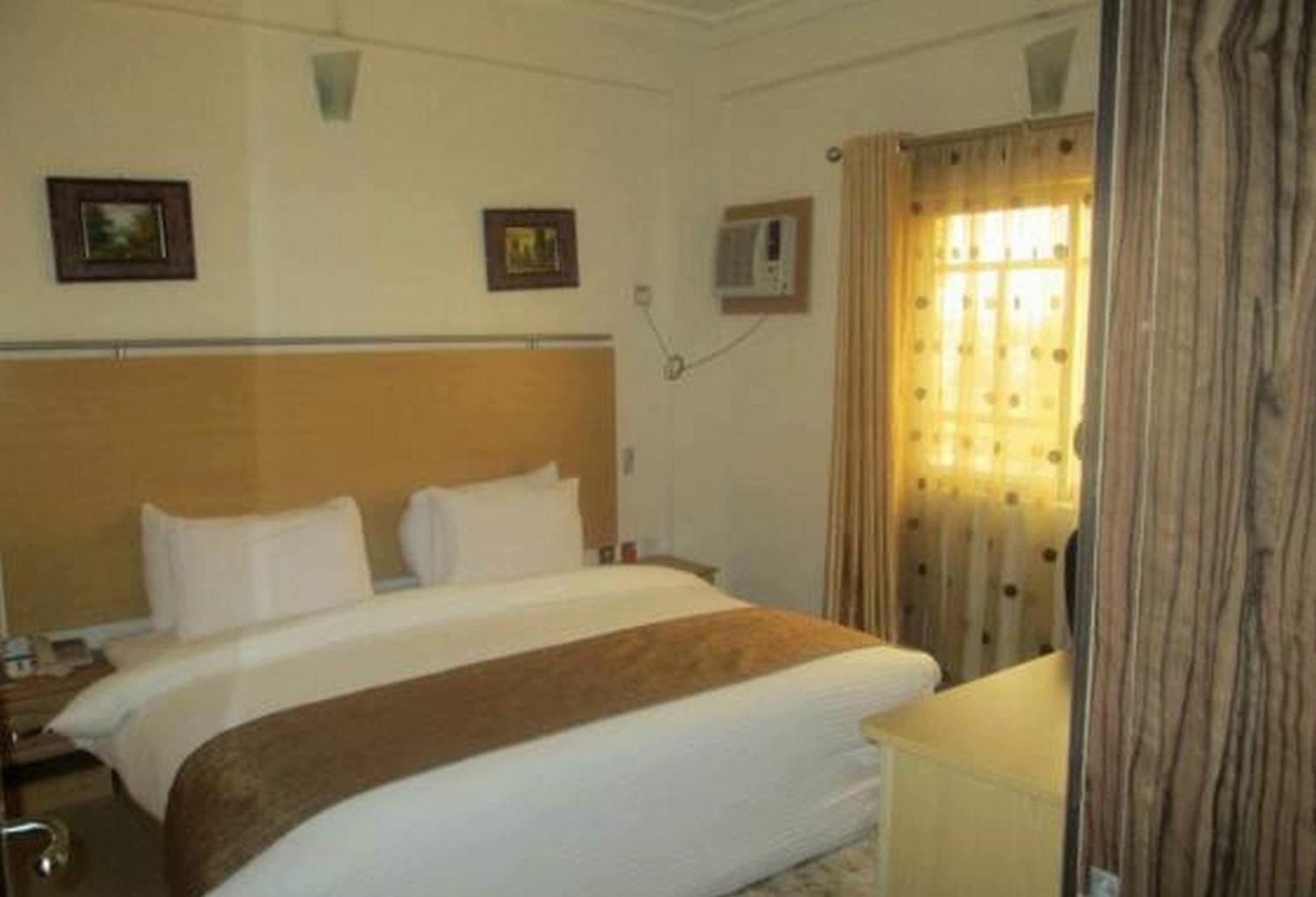 Room In Lodge - Ayalla Hotels And Suites Abuja Exterior photo